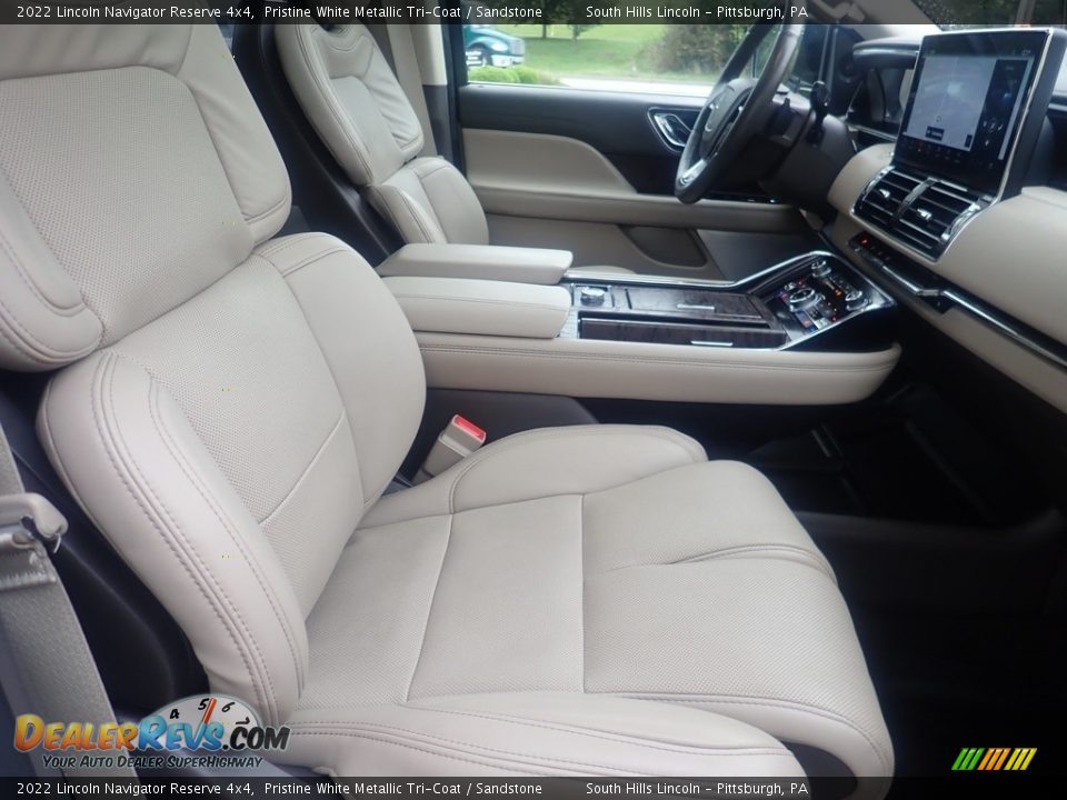 Front Seat of 2022 Lincoln Navigator Reserve 4x4 Photo #11