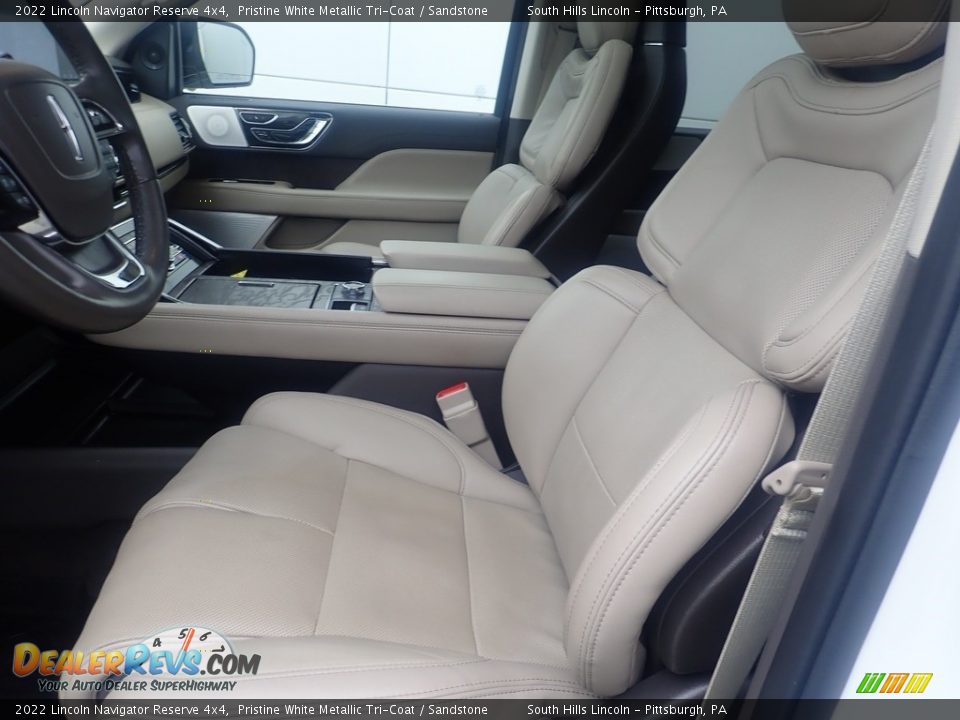 Front Seat of 2022 Lincoln Navigator Reserve 4x4 Photo #15