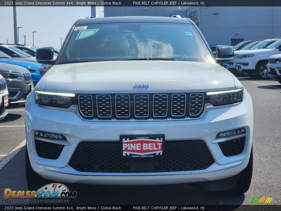 2023 Jeep Grand Cherokee Summit 4x4 Bright White / Global Black Photo #2