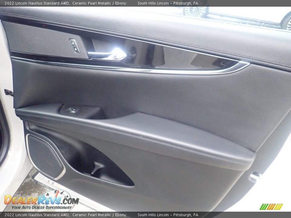 Door Panel of 2022 Lincoln Nautilus Standard AWD Photo #14