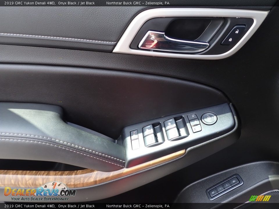 Door Panel of 2019 GMC Yukon Denali 4WD Photo #20