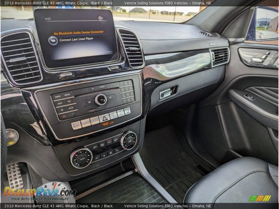 Dashboard of 2019 Mercedes-Benz GLE 43 AMG 4Matic Coupe Photo #9