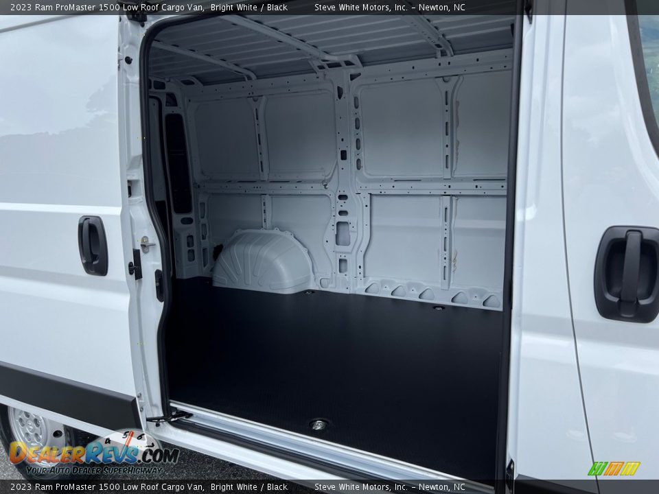 2023 Ram ProMaster 1500 Low Roof Cargo Van Bright White / Black Photo #15