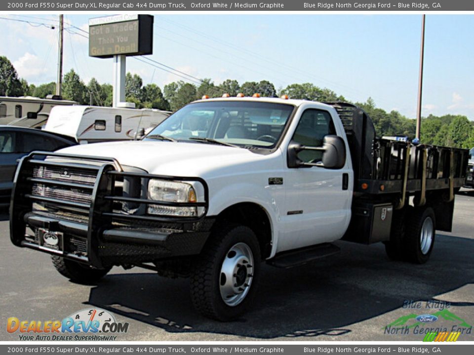 Front 3/4 View of 2000 Ford F550 Super Duty XL Regular Cab 4x4 Dump Truck Photo #1