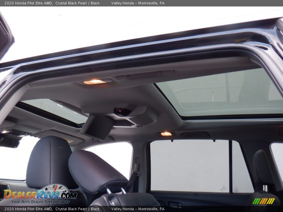 Sunroof of 2020 Honda Pilot Elite AWD Photo #8