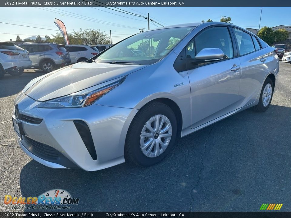 Front 3/4 View of 2022 Toyota Prius L Photo #3