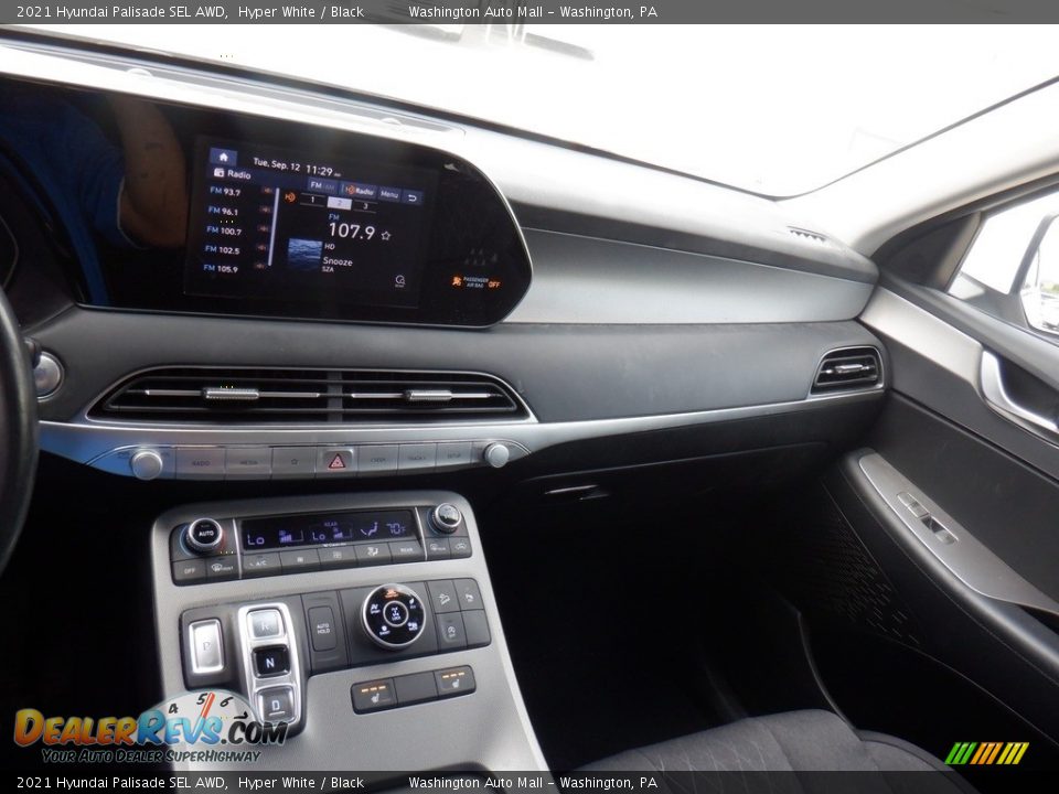 Dashboard of 2021 Hyundai Palisade SEL AWD Photo #16