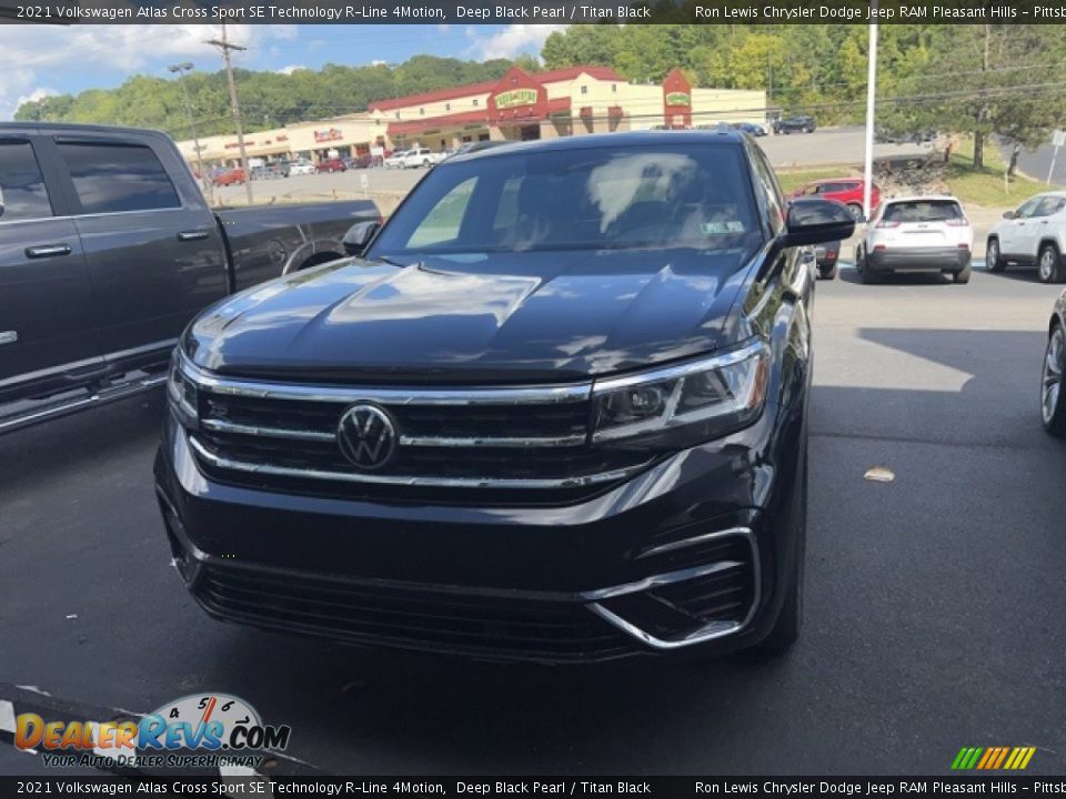 2021 Volkswagen Atlas Cross Sport SE Technology R-Line 4Motion Deep Black Pearl / Titan Black Photo #1