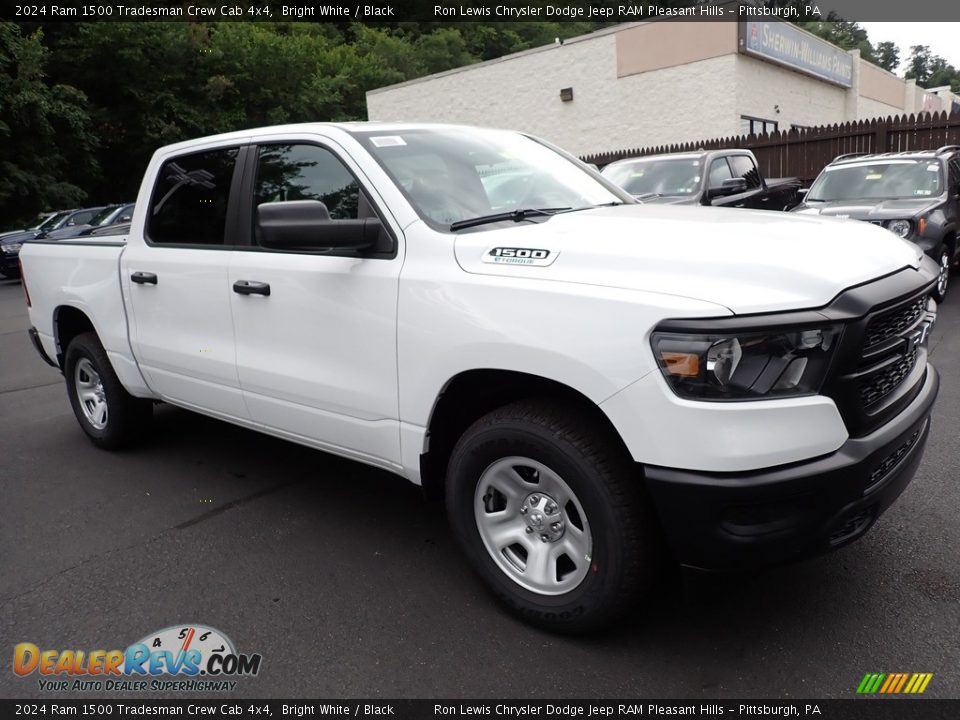 Front 3/4 View of 2024 Ram 1500 Tradesman Crew Cab 4x4 Photo #8