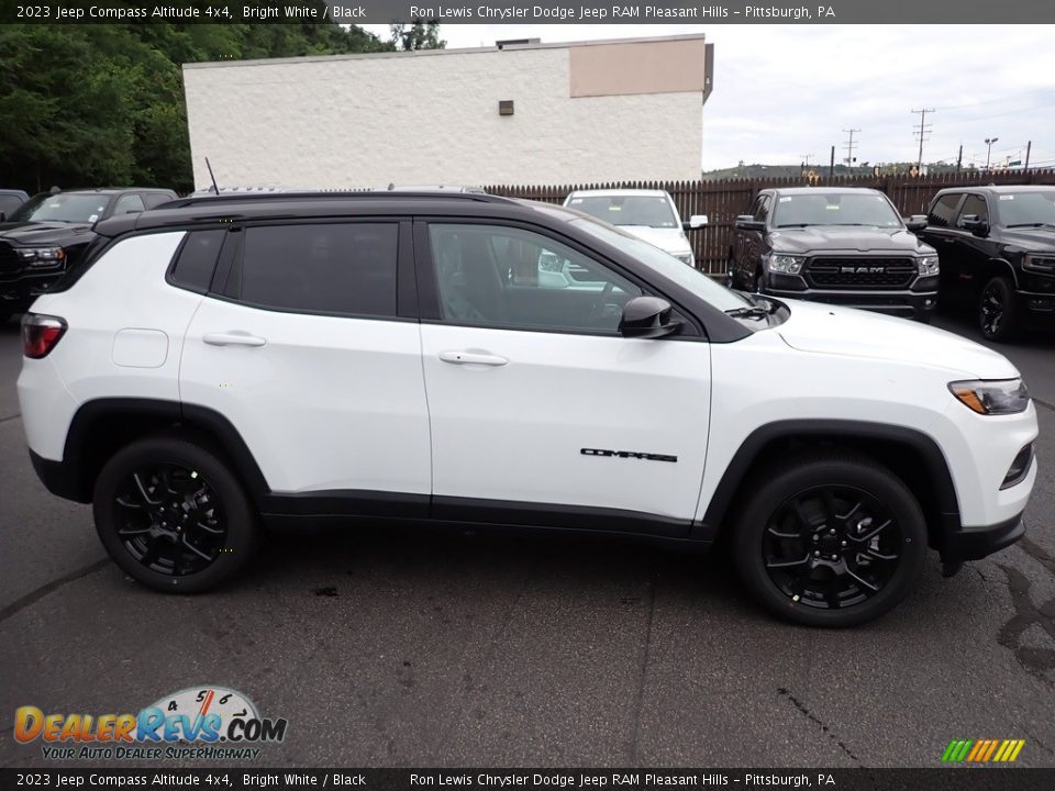 2023 Jeep Compass Altitude 4x4 Bright White / Black Photo #7