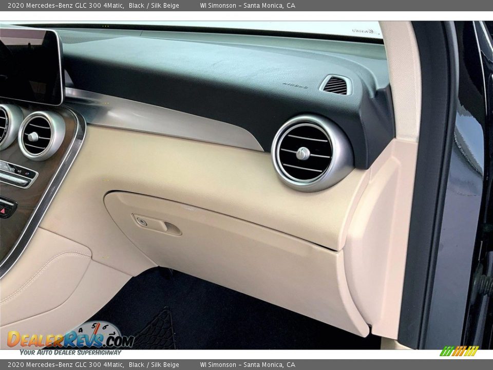 Dashboard of 2020 Mercedes-Benz GLC 300 4Matic Photo #16