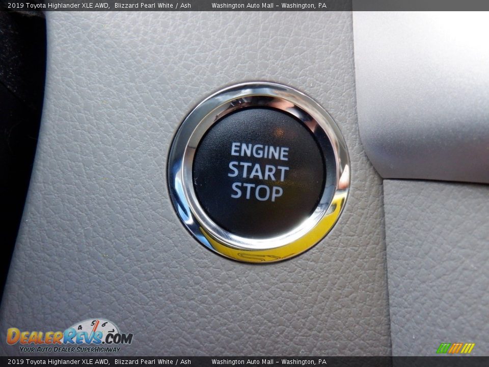 2019 Toyota Highlander XLE AWD Blizzard Pearl White / Ash Photo #5