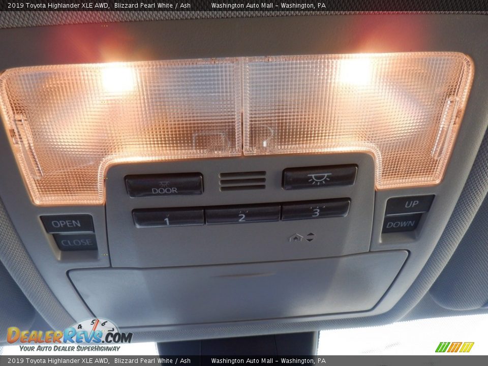 2019 Toyota Highlander XLE AWD Blizzard Pearl White / Ash Photo #9