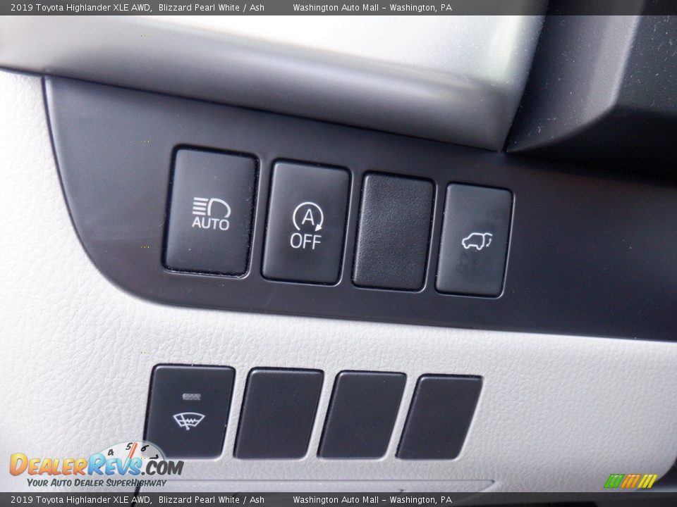 2019 Toyota Highlander XLE AWD Blizzard Pearl White / Ash Photo #12