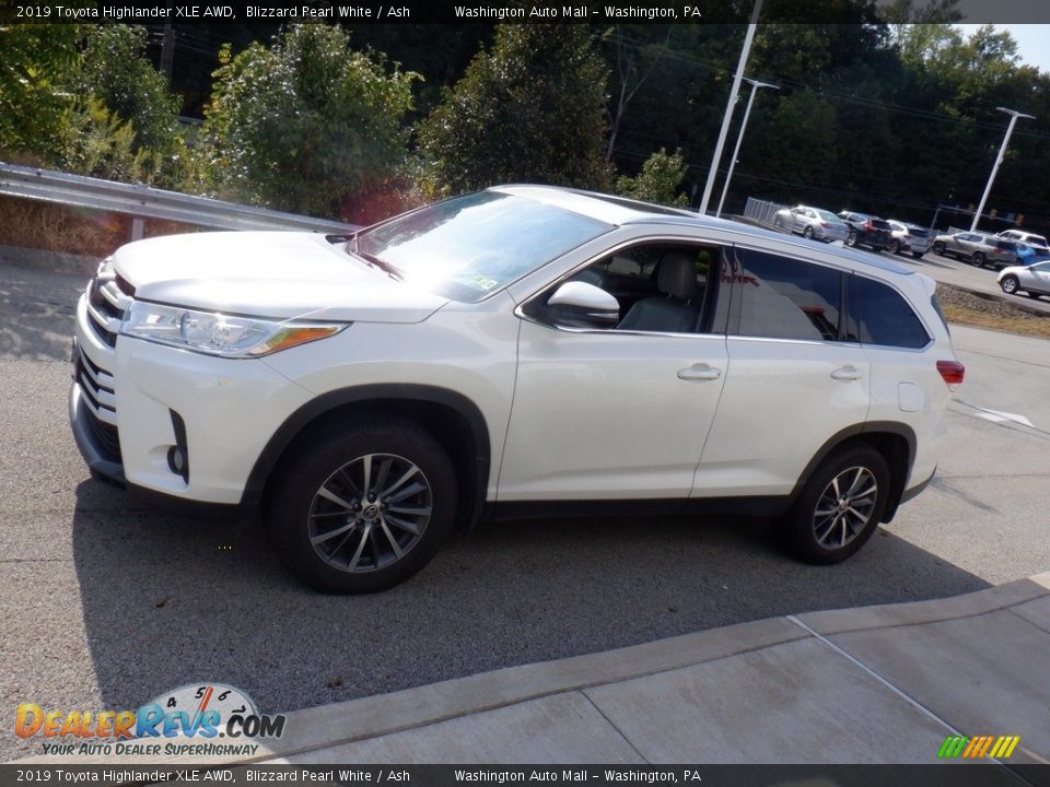 2019 Toyota Highlander XLE AWD Blizzard Pearl White / Ash Photo #17
