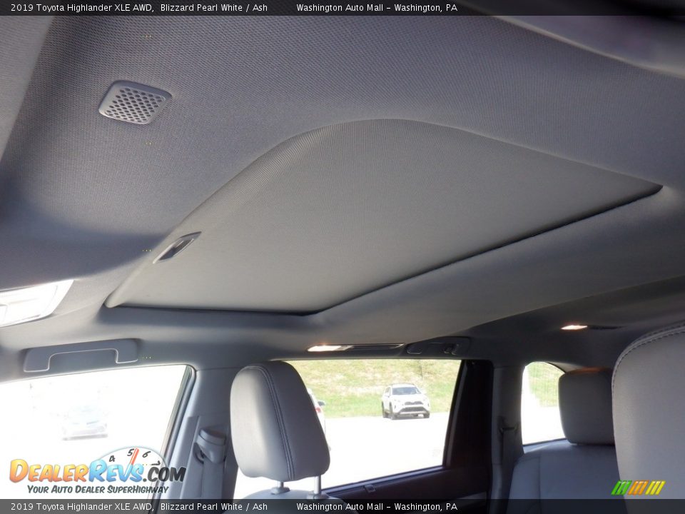 2019 Toyota Highlander XLE AWD Blizzard Pearl White / Ash Photo #20