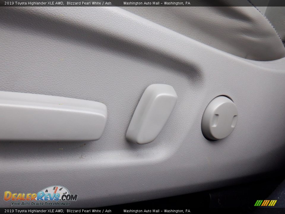 2019 Toyota Highlander XLE AWD Blizzard Pearl White / Ash Photo #23