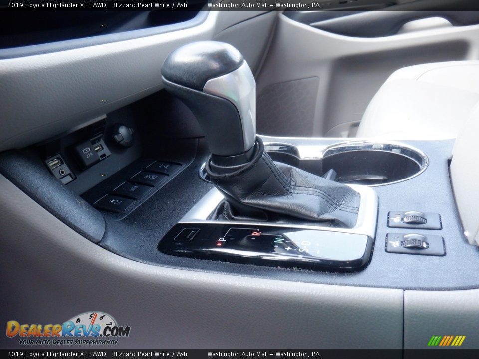 2019 Toyota Highlander XLE AWD Blizzard Pearl White / Ash Photo #25