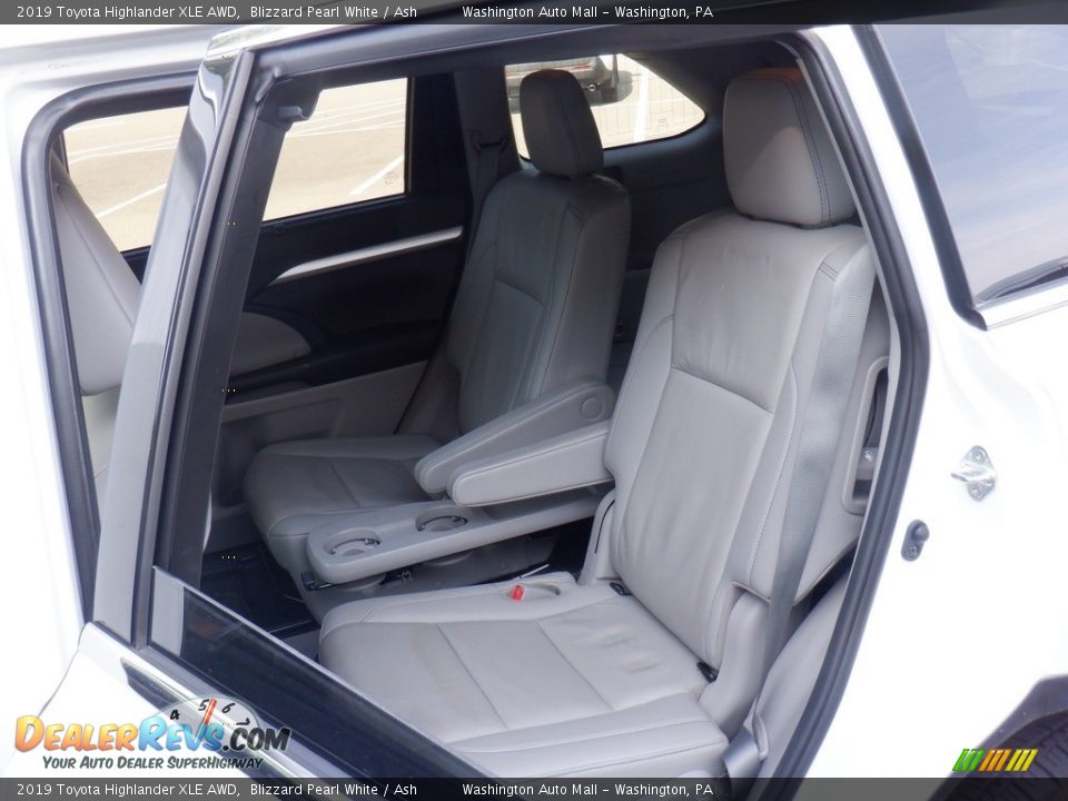 2019 Toyota Highlander XLE AWD Blizzard Pearl White / Ash Photo #28