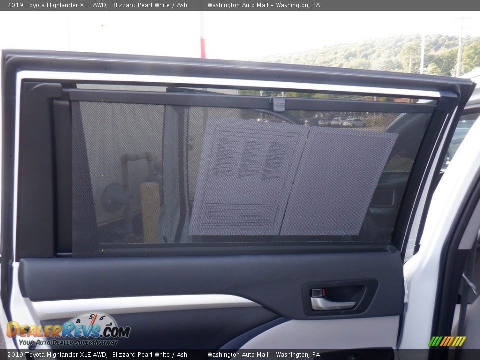 2019 Toyota Highlander XLE AWD Blizzard Pearl White / Ash Photo #29