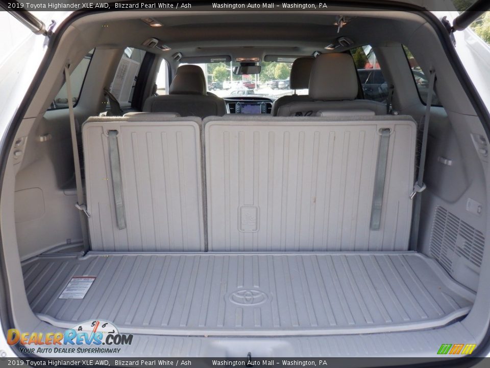 2019 Toyota Highlander XLE AWD Blizzard Pearl White / Ash Photo #31