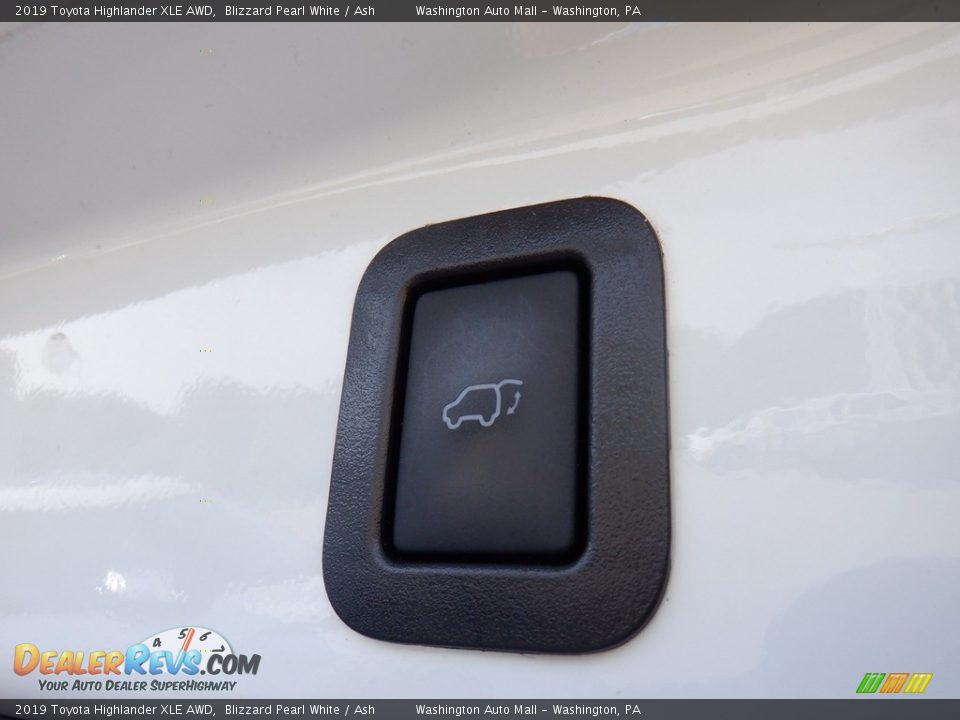 2019 Toyota Highlander XLE AWD Blizzard Pearl White / Ash Photo #32
