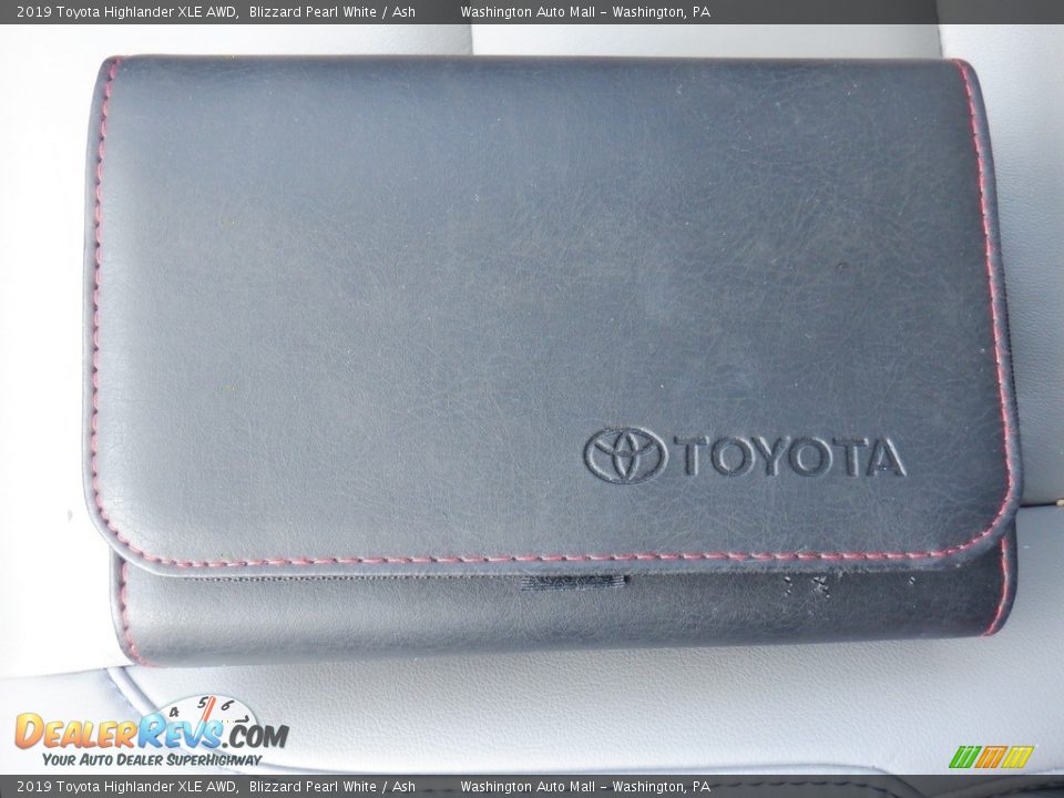 2019 Toyota Highlander XLE AWD Blizzard Pearl White / Ash Photo #33