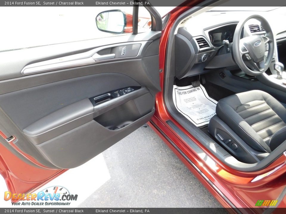 2014 Ford Fusion SE Sunset / Charcoal Black Photo #17