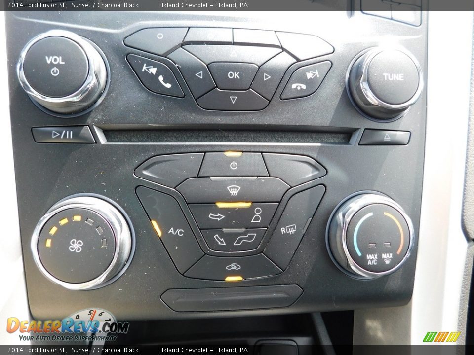 2014 Ford Fusion SE Sunset / Charcoal Black Photo #31