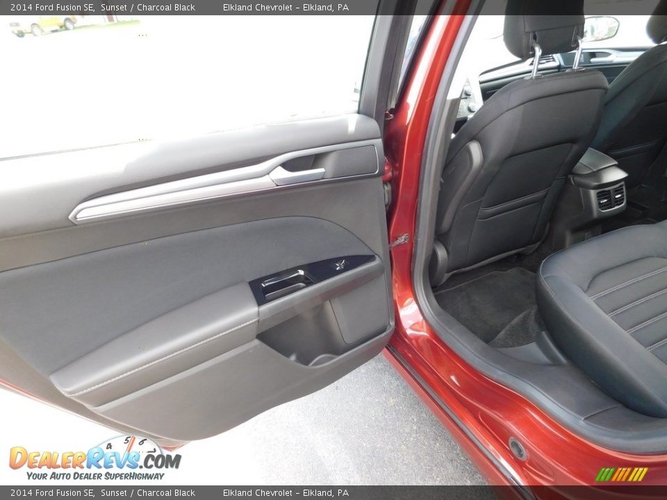 2014 Ford Fusion SE Sunset / Charcoal Black Photo #35
