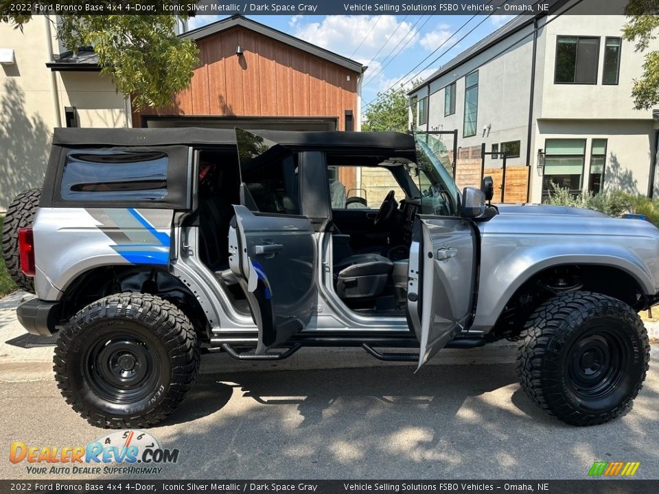 2022 Ford Bronco Base 4x4 4-Door Iconic Silver Metallic / Dark Space Gray Photo #1