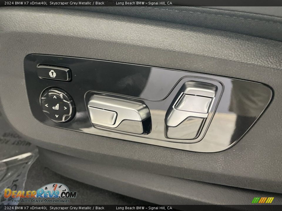 Front Seat of 2024 BMW X7 xDrive40i Photo #11