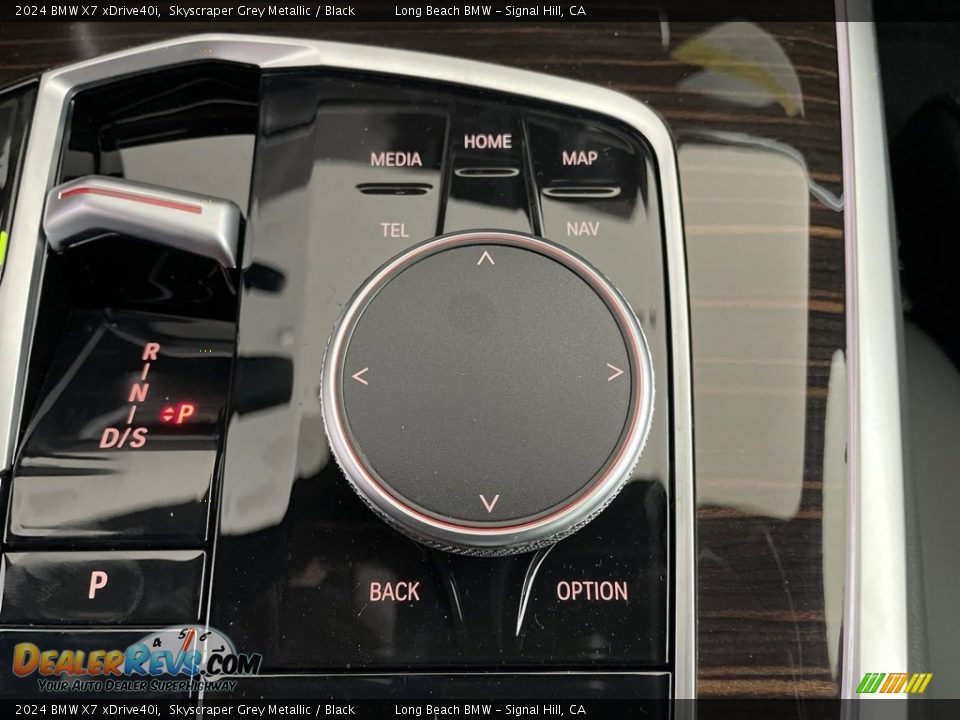 Controls of 2024 BMW X7 xDrive40i Photo #24