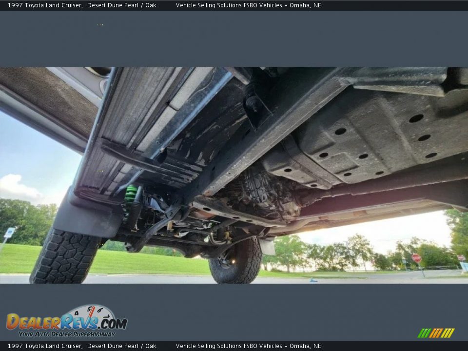 Undercarriage of 1997 Toyota Land Cruiser  Photo #19