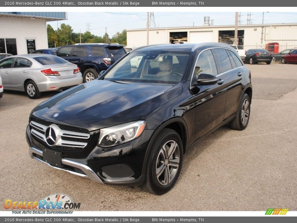 Front 3/4 View of 2016 Mercedes-Benz GLC 300 4Matic Photo #1