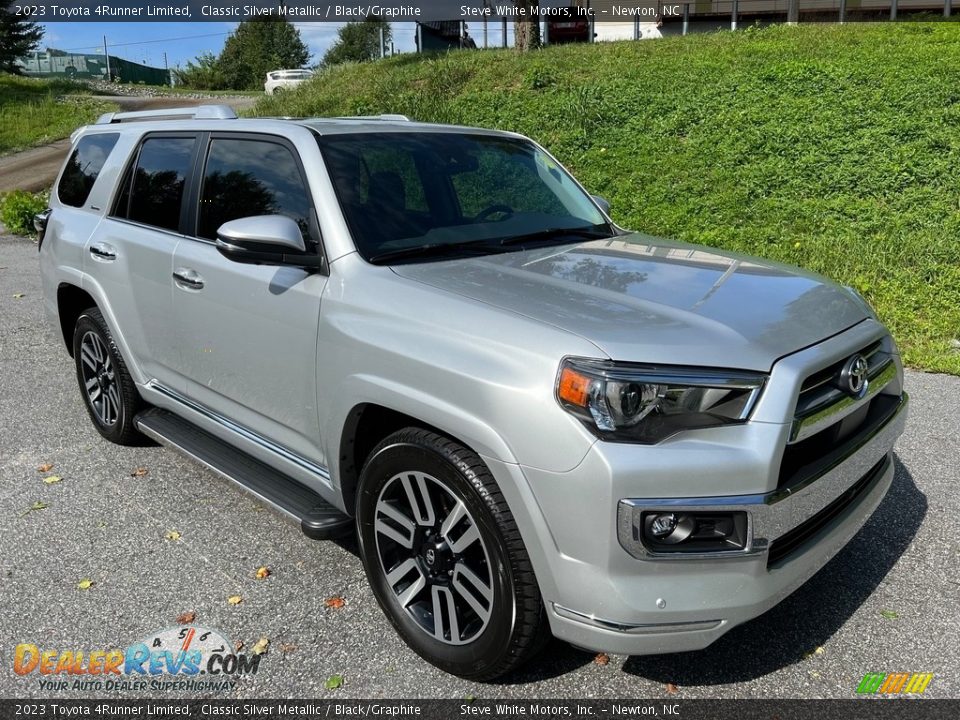 Front 3/4 View of 2023 Toyota 4Runner Limited Photo #4