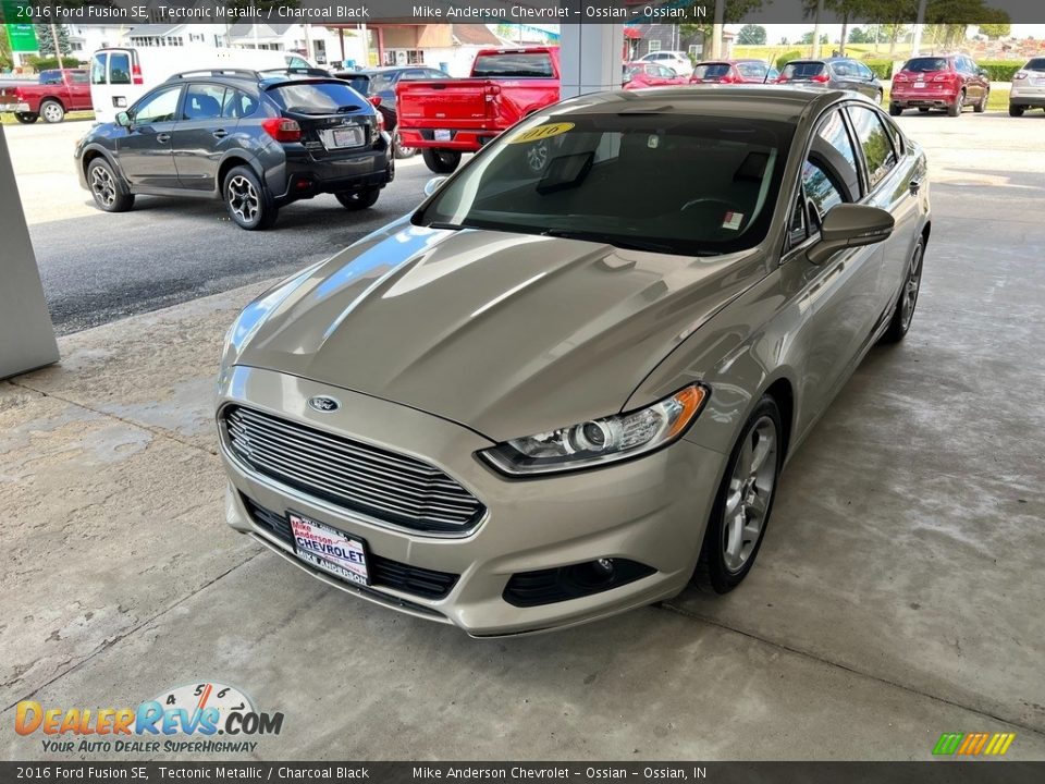 2016 Ford Fusion SE Tectonic Metallic / Charcoal Black Photo #2