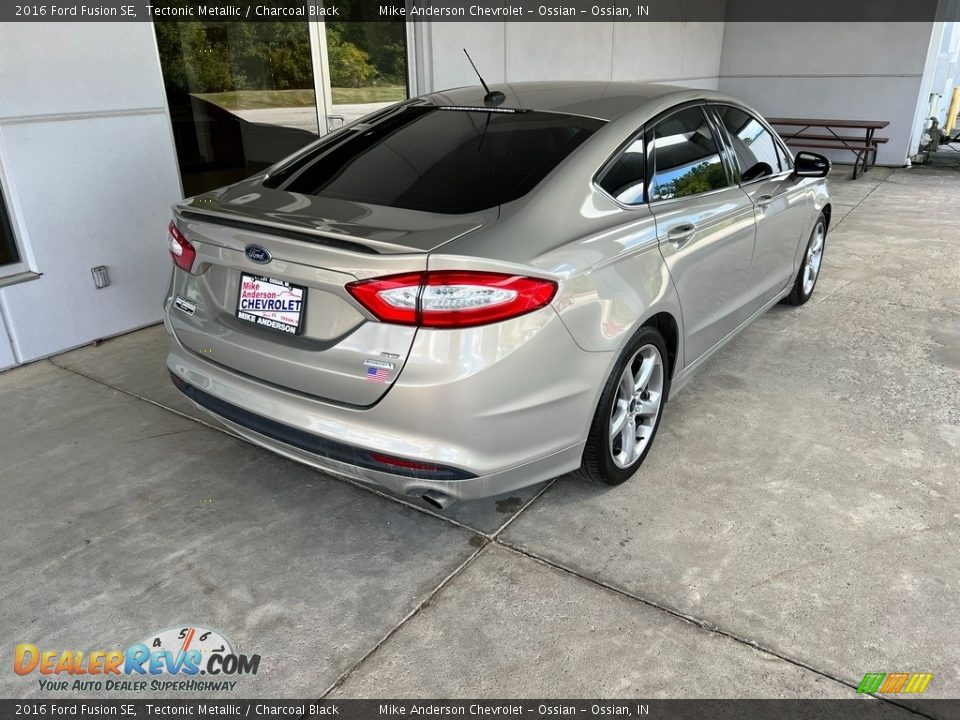 2016 Ford Fusion SE Tectonic Metallic / Charcoal Black Photo #7