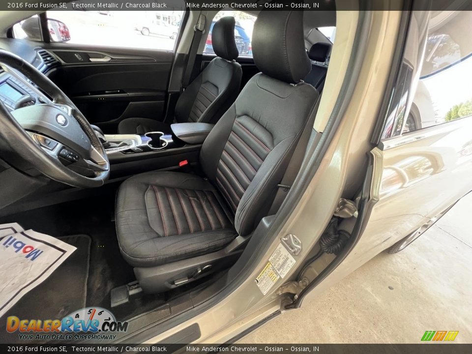 Front Seat of 2016 Ford Fusion SE Photo #15