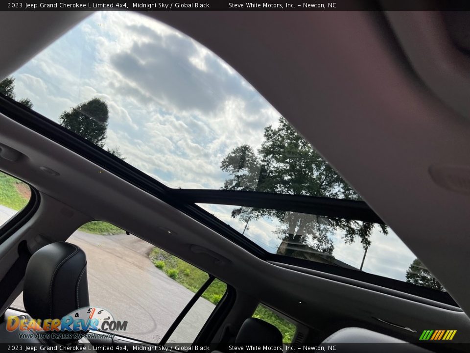 Sunroof of 2023 Jeep Grand Cherokee L Limited 4x4 Photo #31