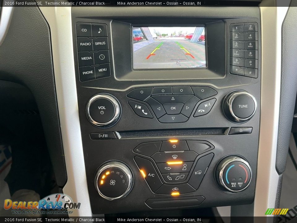 Controls of 2016 Ford Fusion SE Photo #22