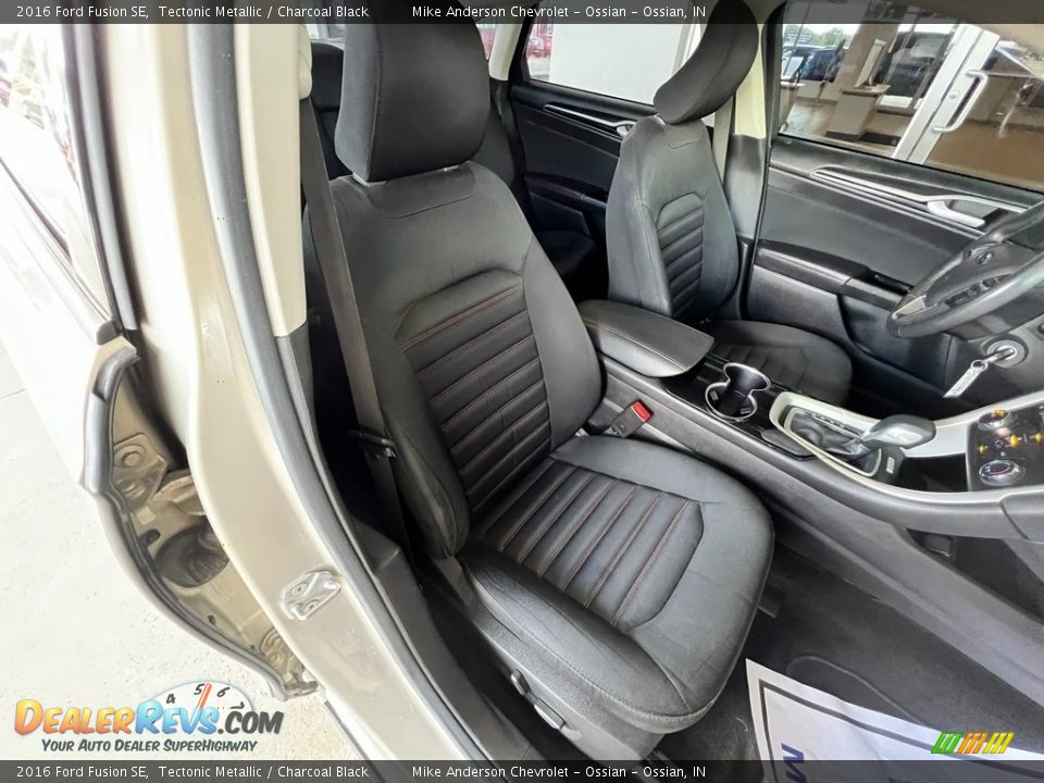 Front Seat of 2016 Ford Fusion SE Photo #23