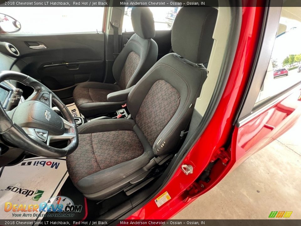 Front Seat of 2018 Chevrolet Sonic LT Hatchback Photo #15