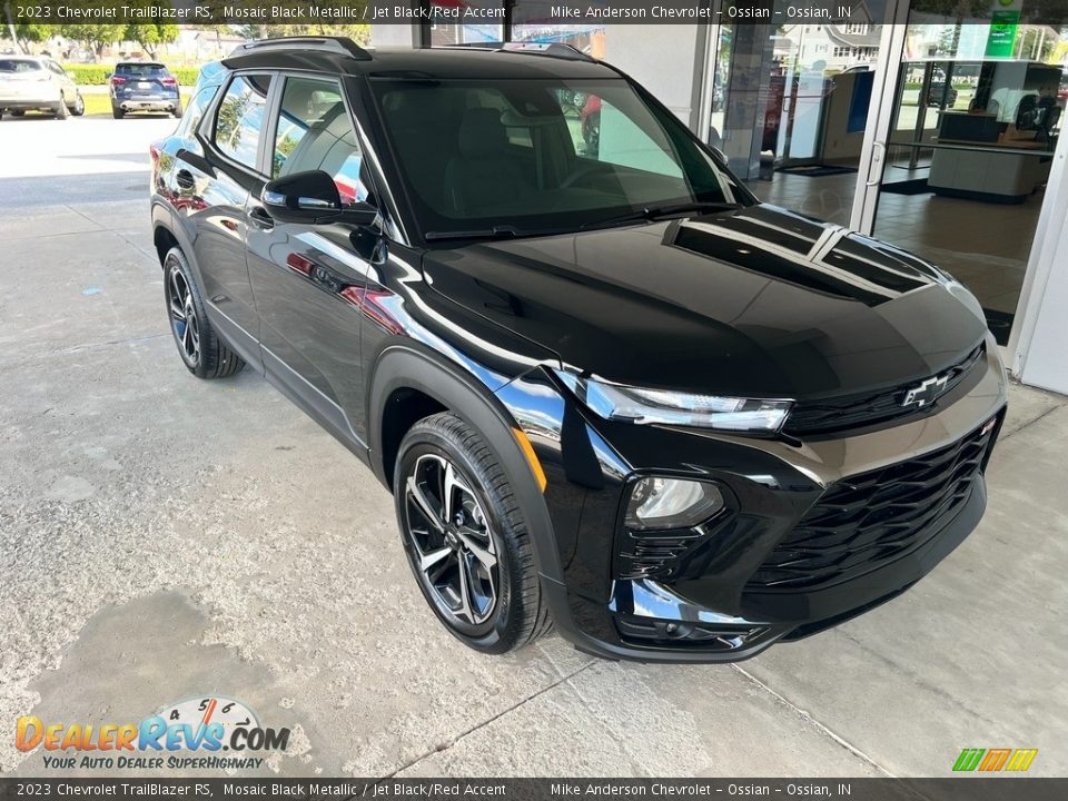 Front 3/4 View of 2023 Chevrolet TrailBlazer RS Photo #5