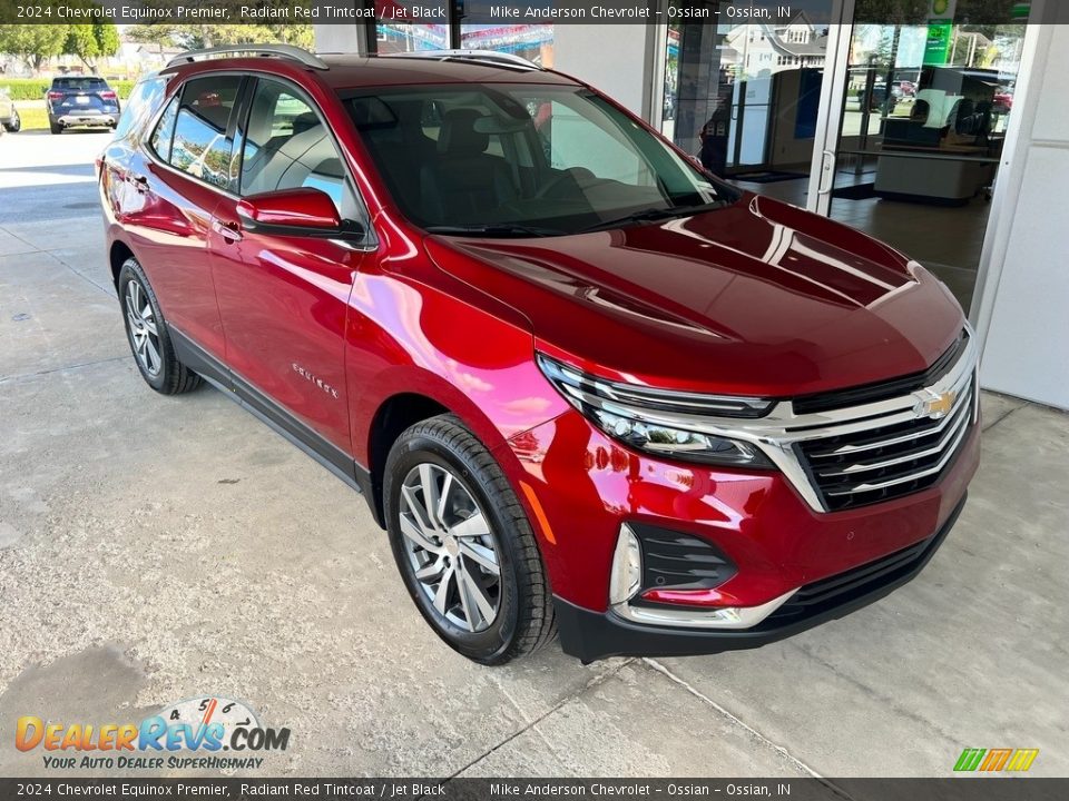 Front 3/4 View of 2024 Chevrolet Equinox Premier Photo #5