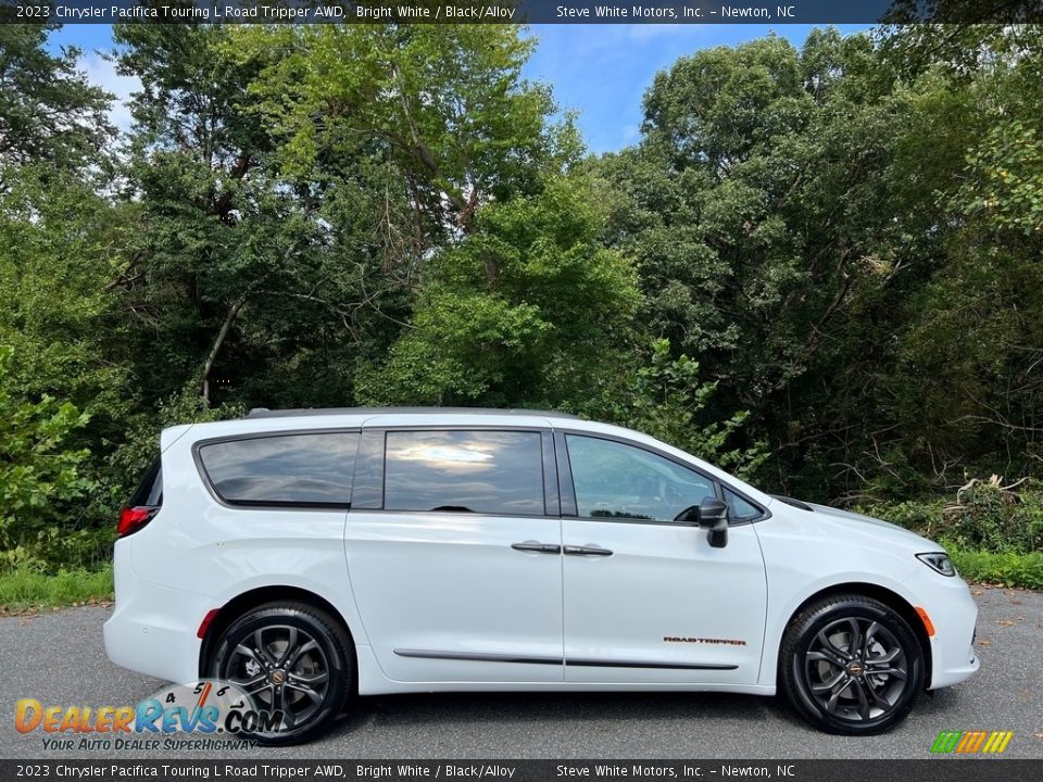 Bright White 2023 Chrysler Pacifica Touring L Road Tripper AWD Photo #5