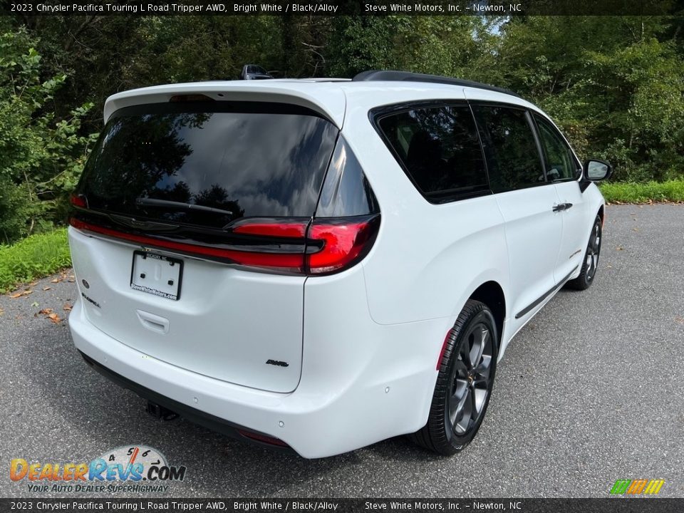 2023 Chrysler Pacifica Touring L Road Tripper AWD Bright White / Black/Alloy Photo #6