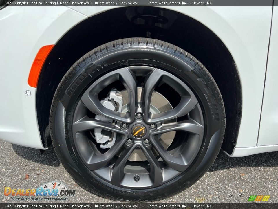 2023 Chrysler Pacifica Touring L Road Tripper AWD Wheel Photo #9