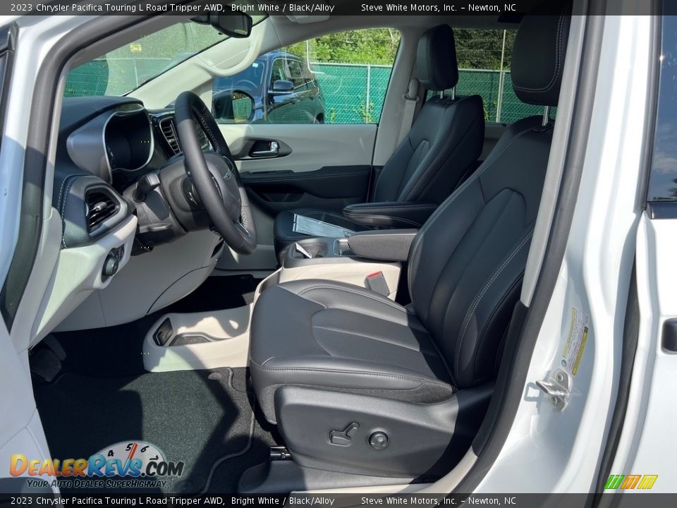 Black/Alloy Interior - 2023 Chrysler Pacifica Touring L Road Tripper AWD Photo #13