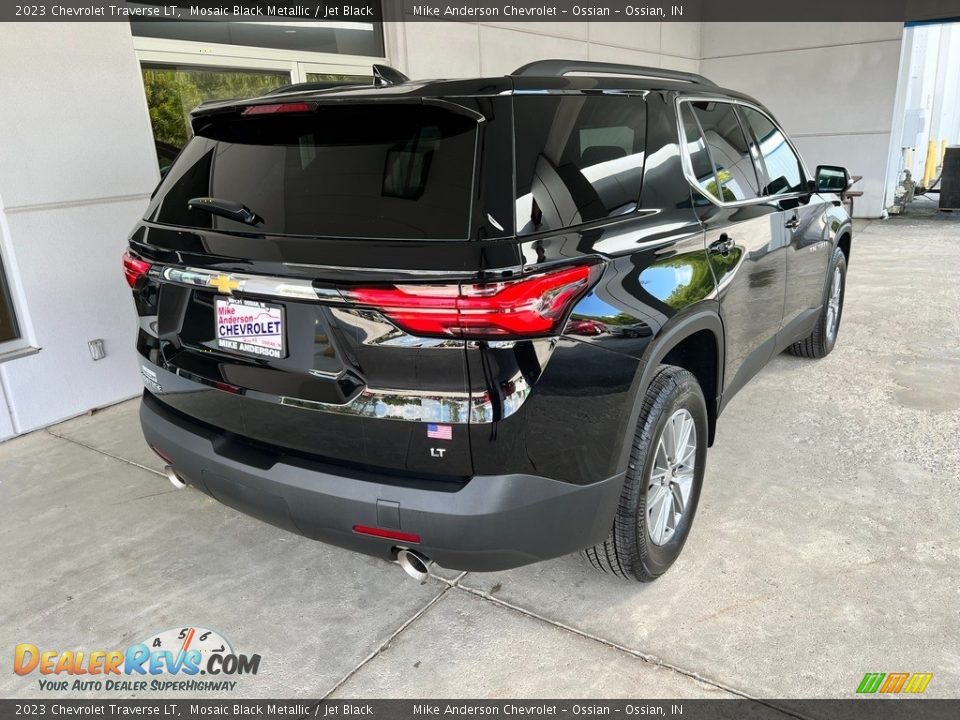 2023 Chevrolet Traverse LT Mosaic Black Metallic / Jet Black Photo #7